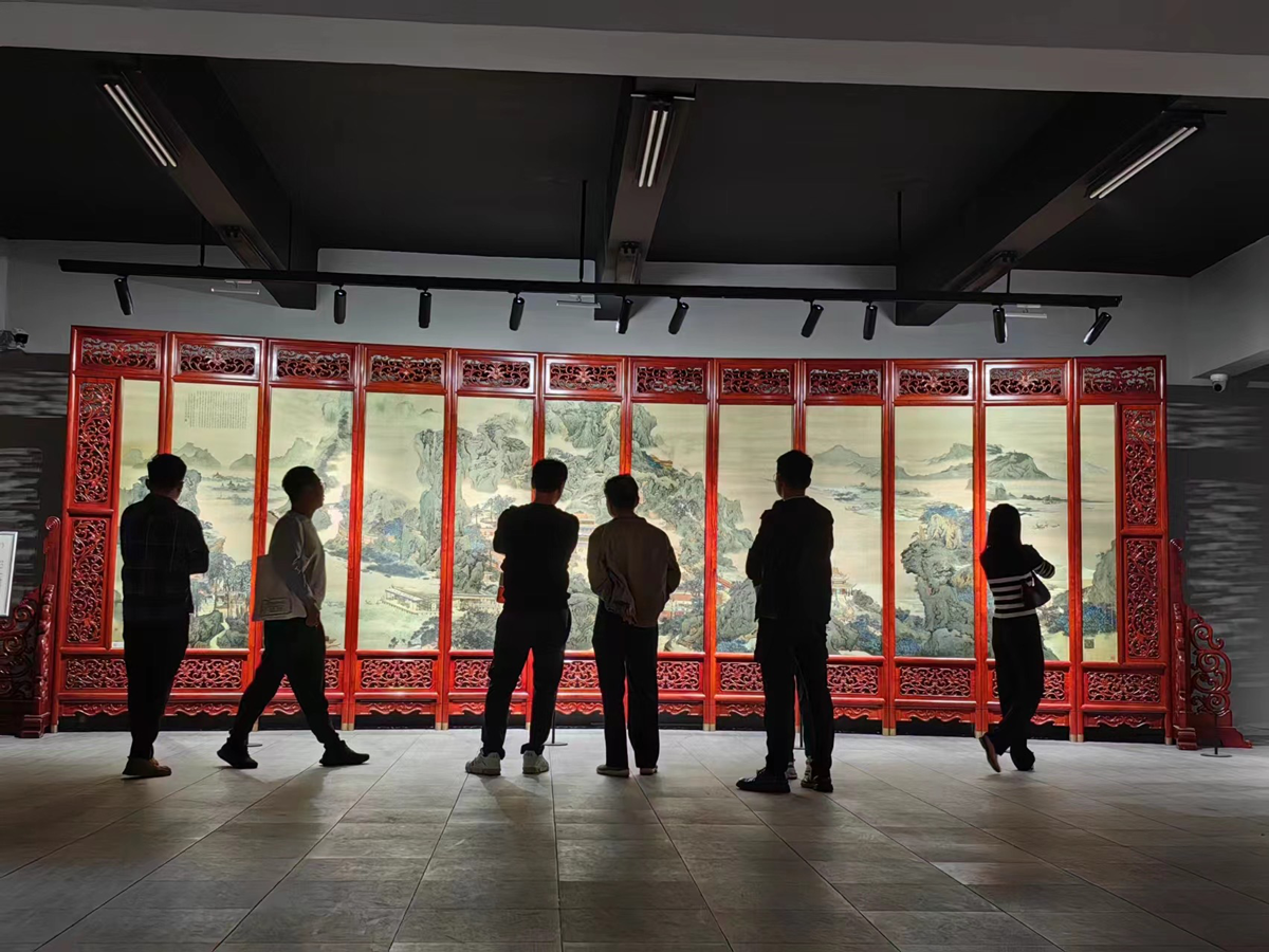 “大灣區(qū)企業(yè)博物館之旅” 巖星一行赴臻寶博物館調研交流插圖(2)