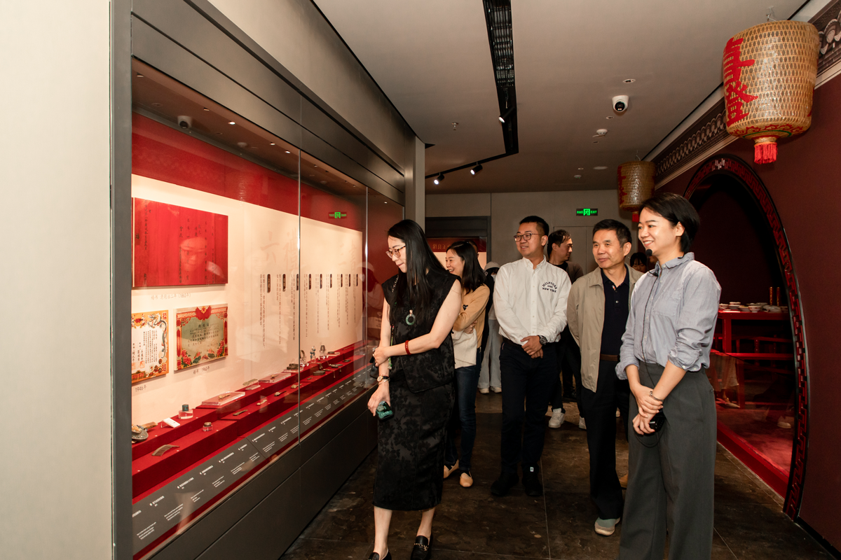 “大灣區(qū)企業(yè)博物館之旅” 巖星一行赴臻寶博物館調研交流插圖(5)